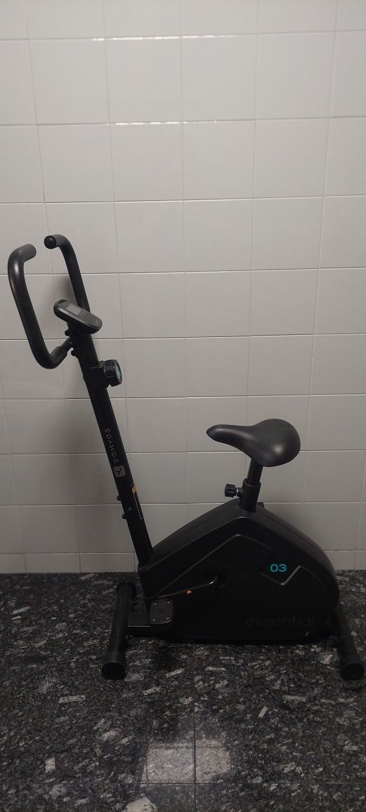 Bicicleta estática essential 03