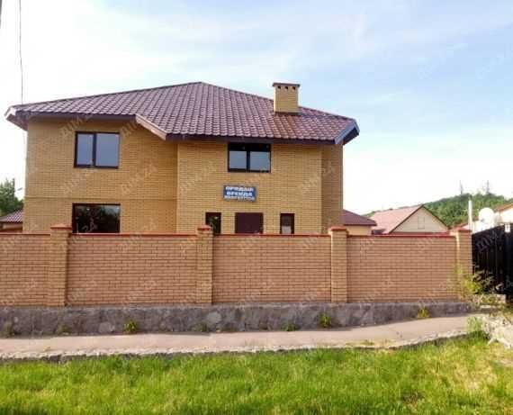 Просторий двоповерховий будинок на Подолі