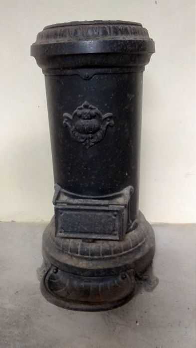 Salamandra em ferro fundido, antiga.