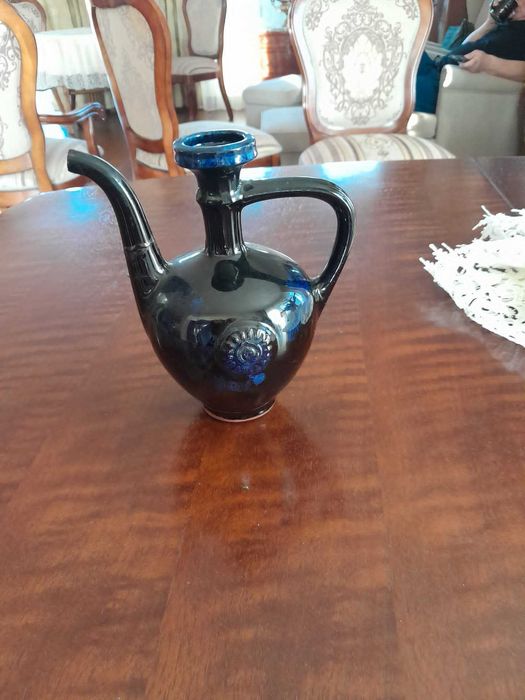 Dzbanek granatowo-niebieski z czasów PRL