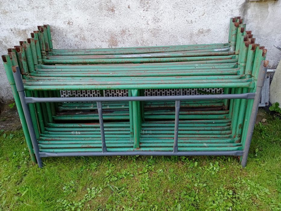 Rusztowanie warszawskie PRL masywne.