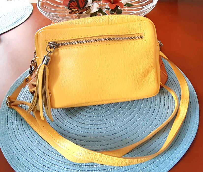 Mała torebka skóra naturalna na ramię żółta Włochy