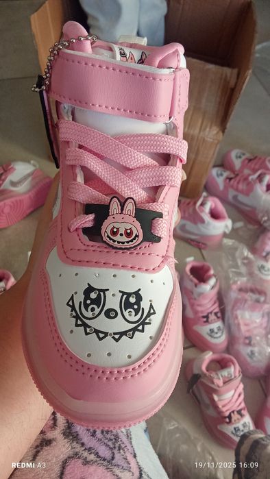 Sapatilhas Labubu de criança