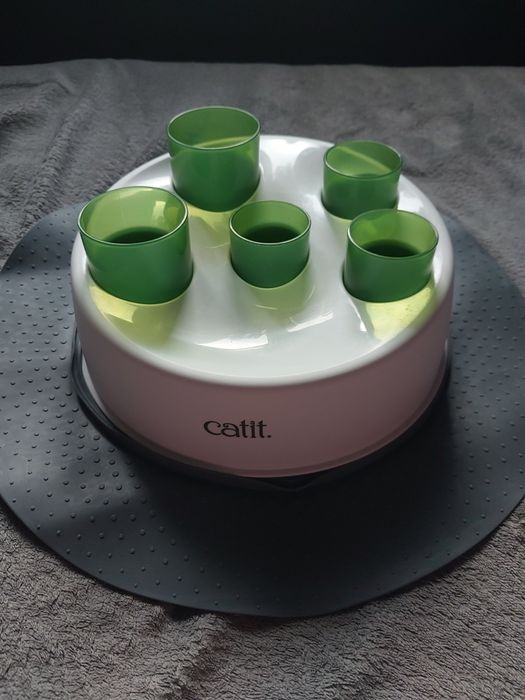Catit Senses 2.0 Digger – interaktywna zabawka i karmidełko dla kota.