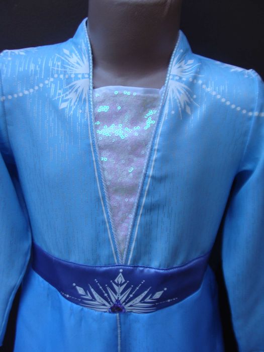 много костюмов! 3-4,5-6,7-8  Эльза платье с украшением на голову