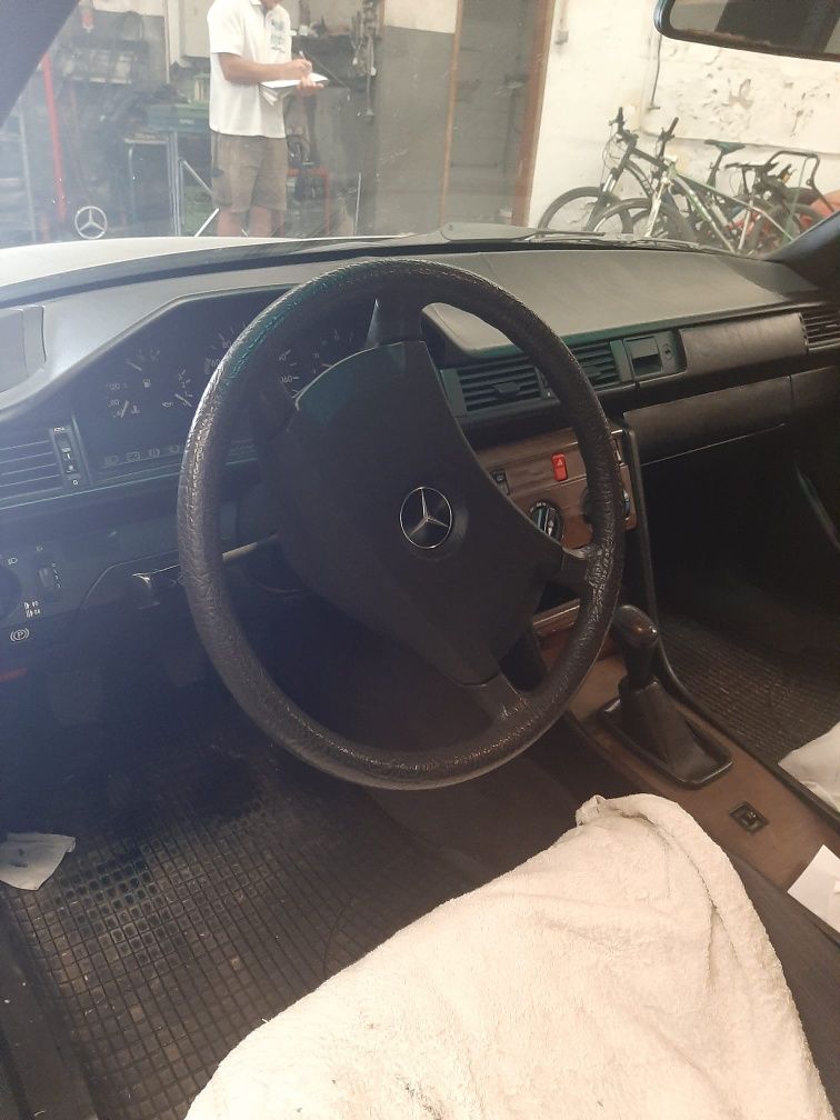Mercedes 200D do ano de 1988