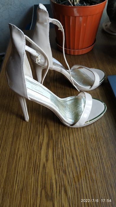 Босоножки женские светлобежевые