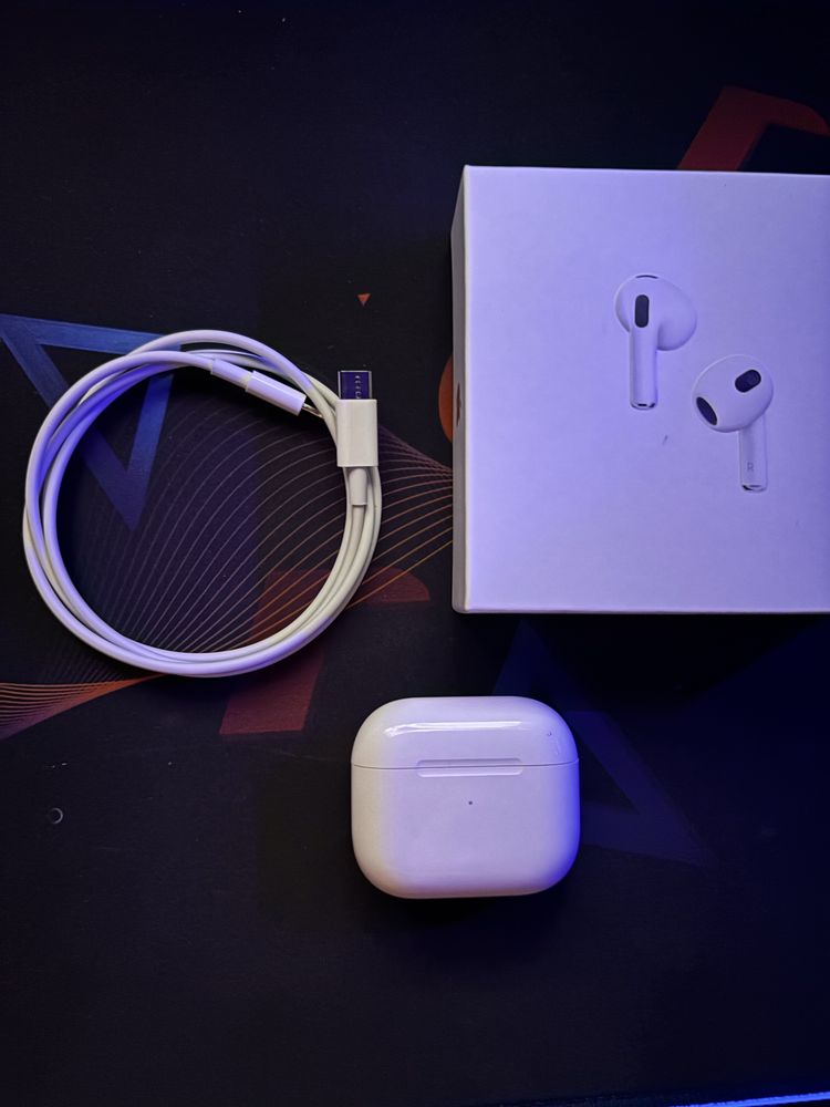 Apple AirPods 3.