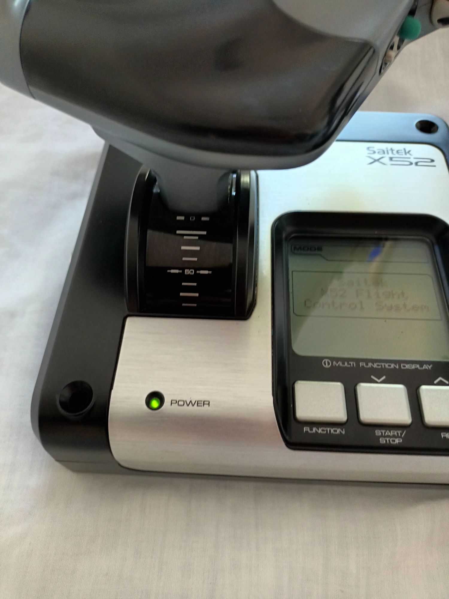Sistema de controlo de vôo Saitek X52
