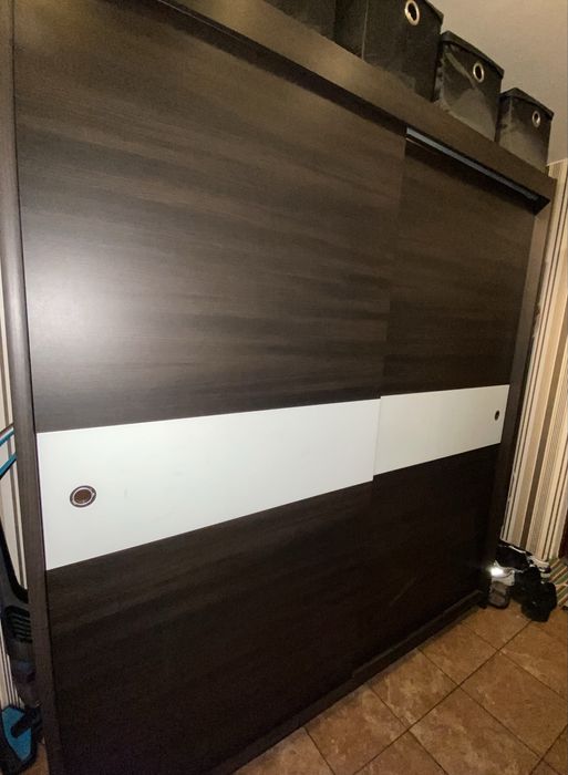 Szafa 2x2m Ciemne drewno rozsuwana