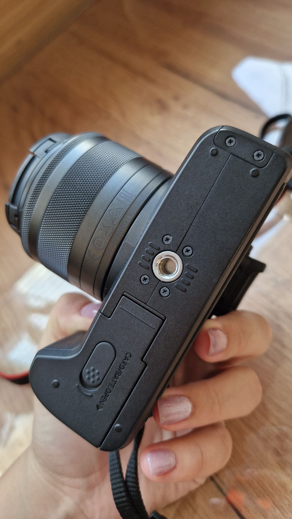 Продам Canon EOS M50 kit