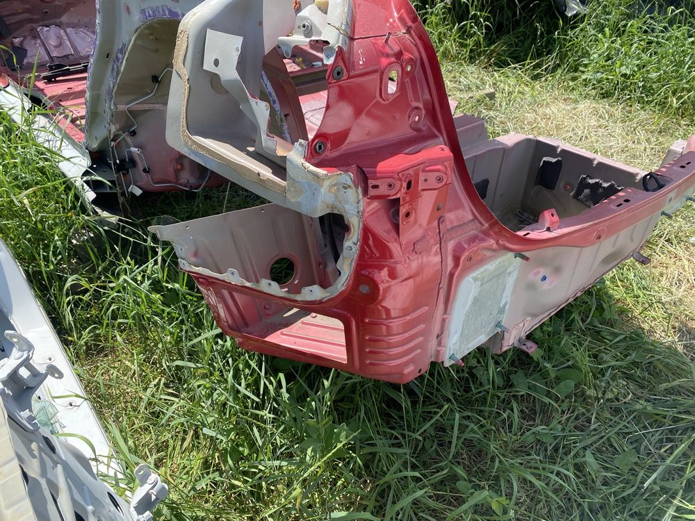 Задня панель Tesla Model 3