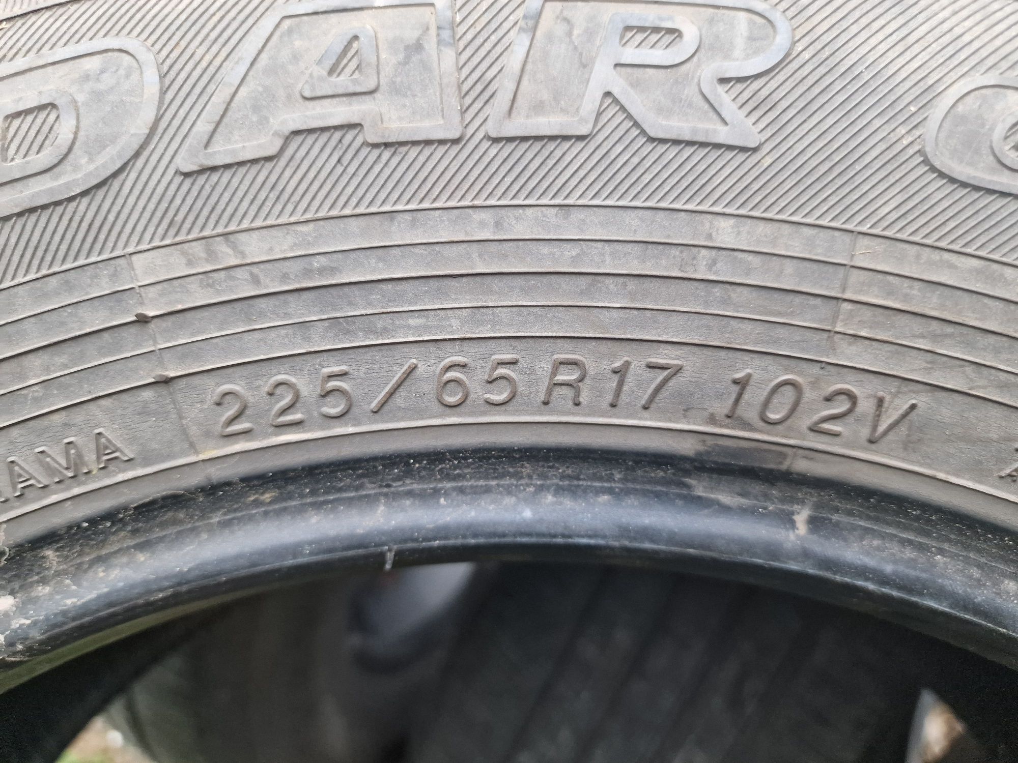 Sprzedam opony 225/65 r17