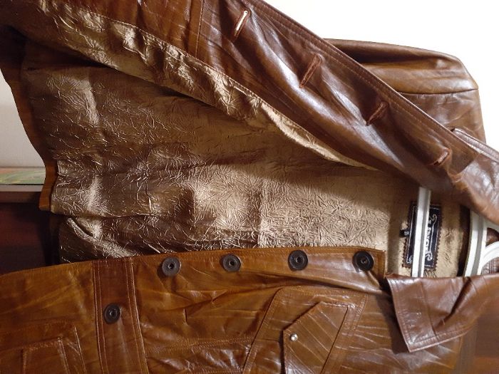 Кожаный пиджак в отличном состоянии