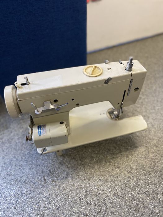 Продам швейну машинку без торгу