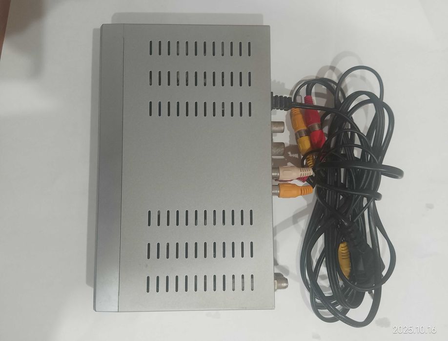 Тюнер спутниковый