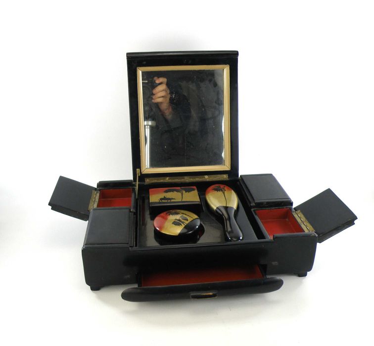 Toaletka drewniana z laki