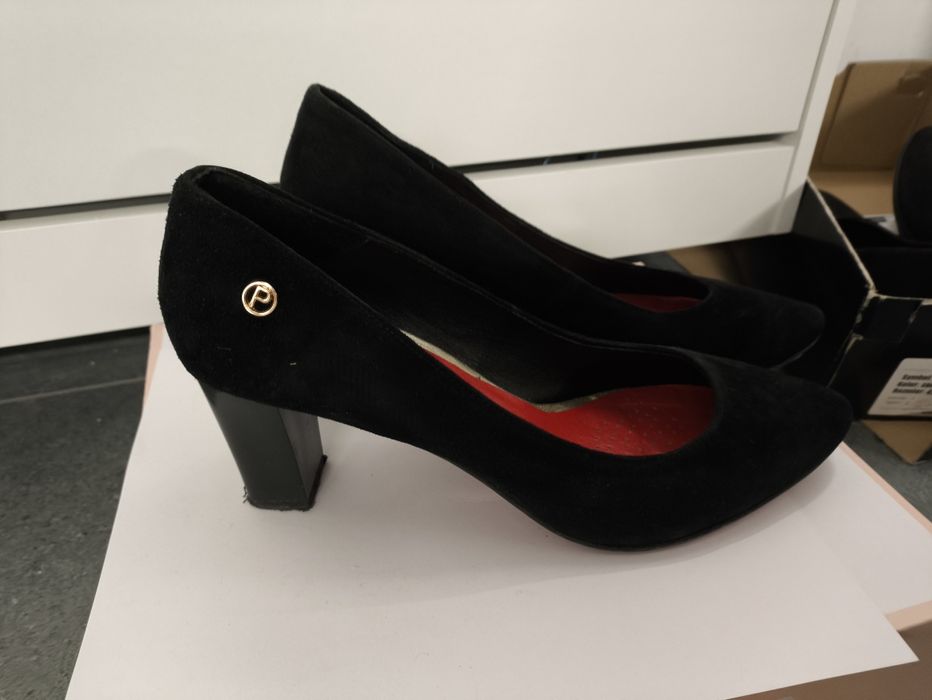 Bardzo wygodne czarne, zamszowe czółenka rozm. 41/42