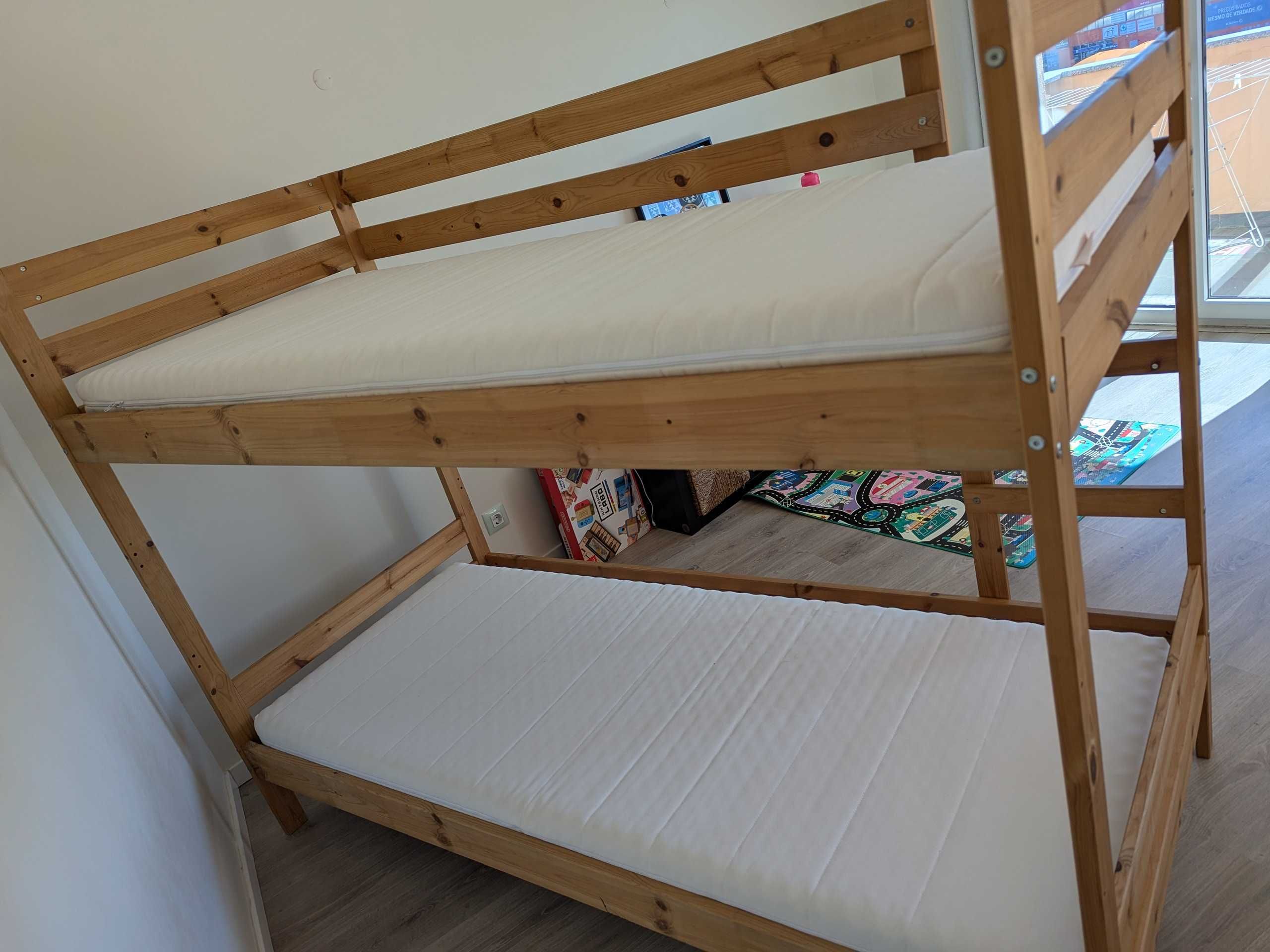 Cama Beliche IKEA MYDAL + 2 colchões IKEA