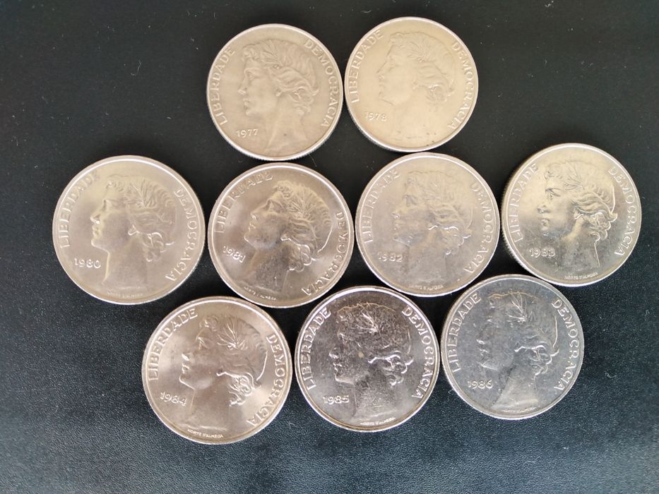 17 moedas de 25 escudos