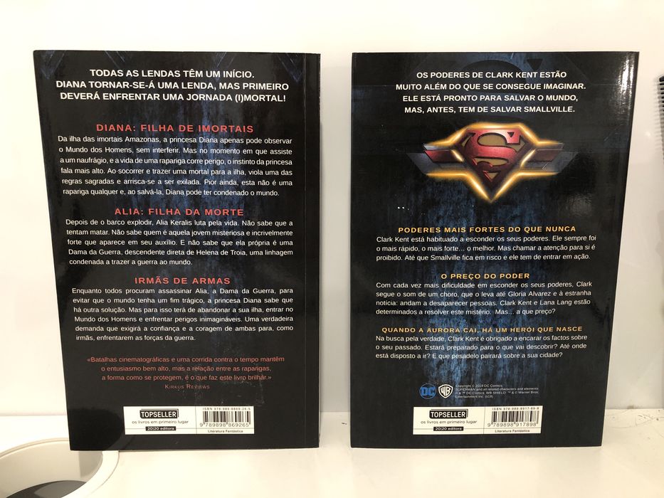 Livros Mulher Maravilha e Super Homem