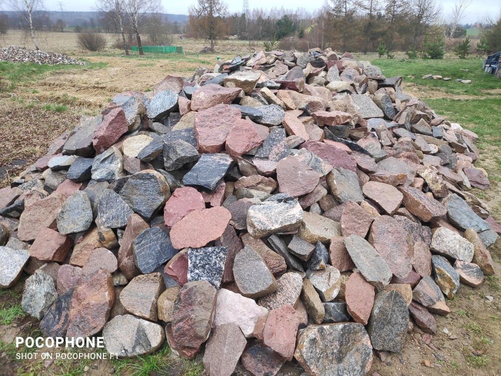 Kamień łupany polny bity ozdobny ciosany granit mury ścieżki elewacje