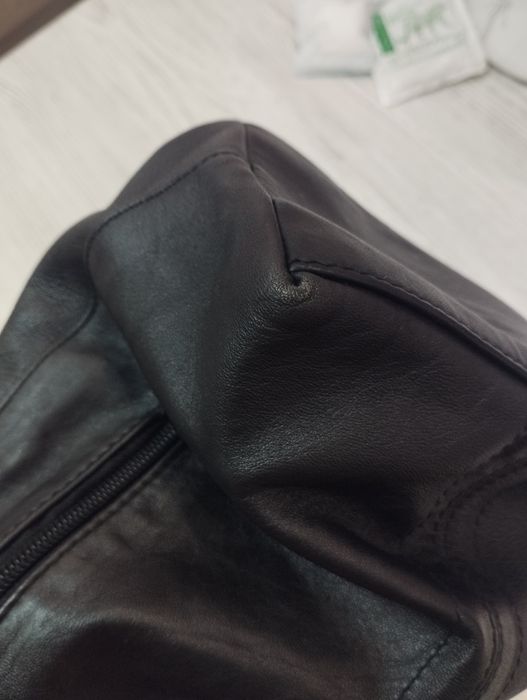 Чорна шкіряна сумочка в ідеальному стані сумка шкіра кожаная сумочка