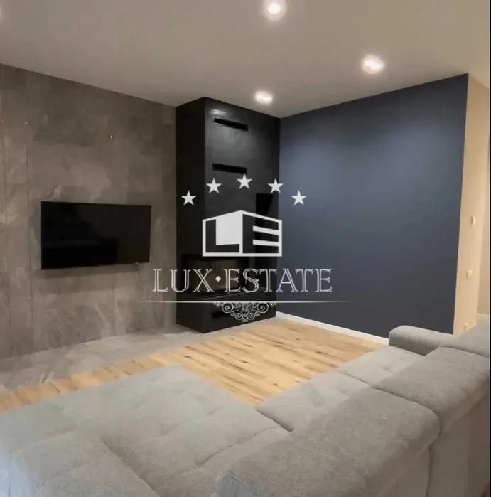 Аренда современного дома с бассейном в КГ «Золоче Прованс»