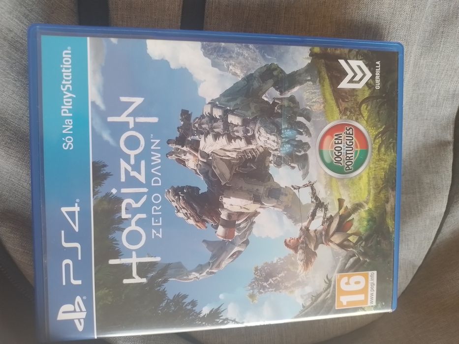 Ps4 com 2 jogos fisicos