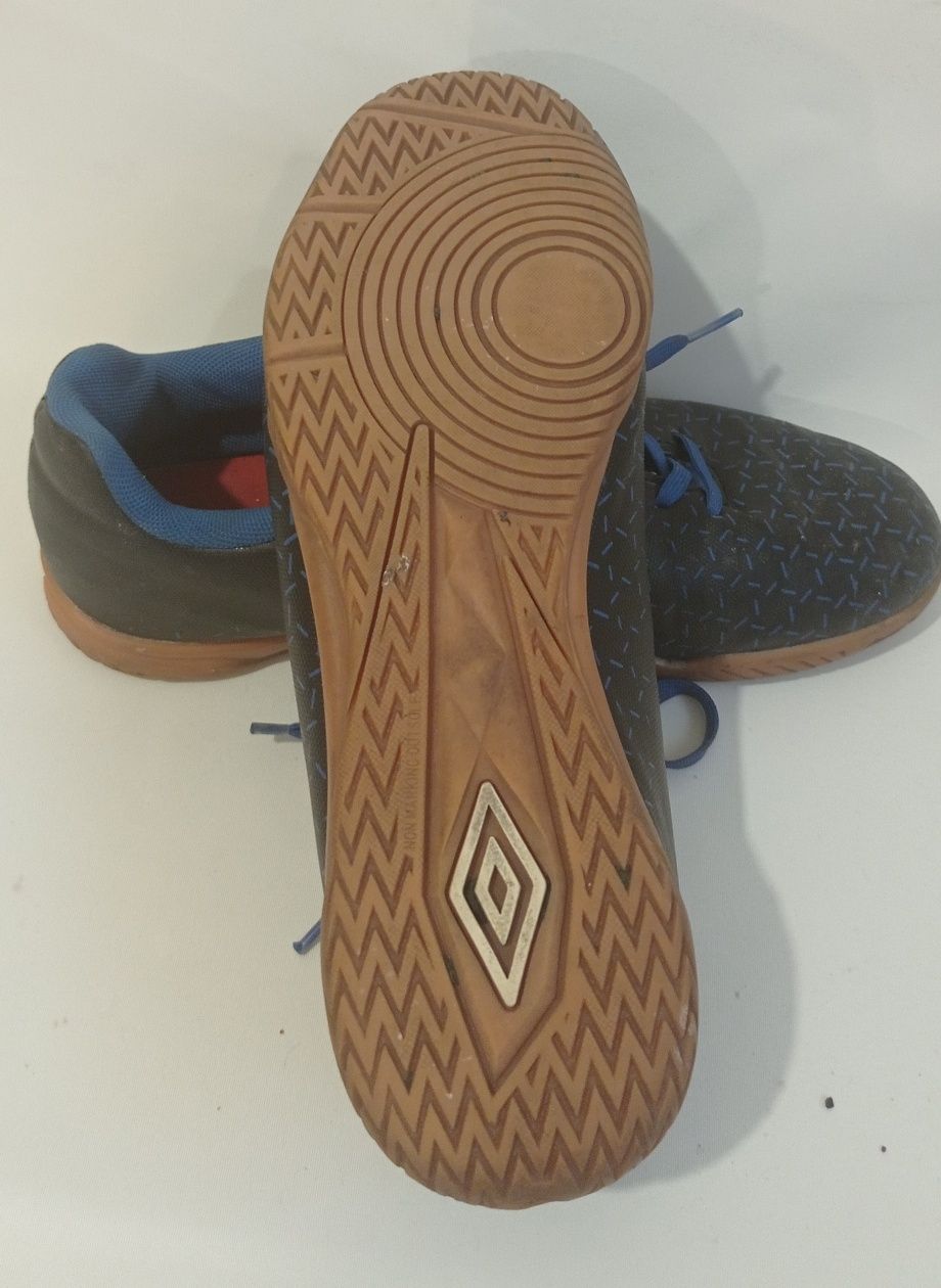 Umbro halówki 42
