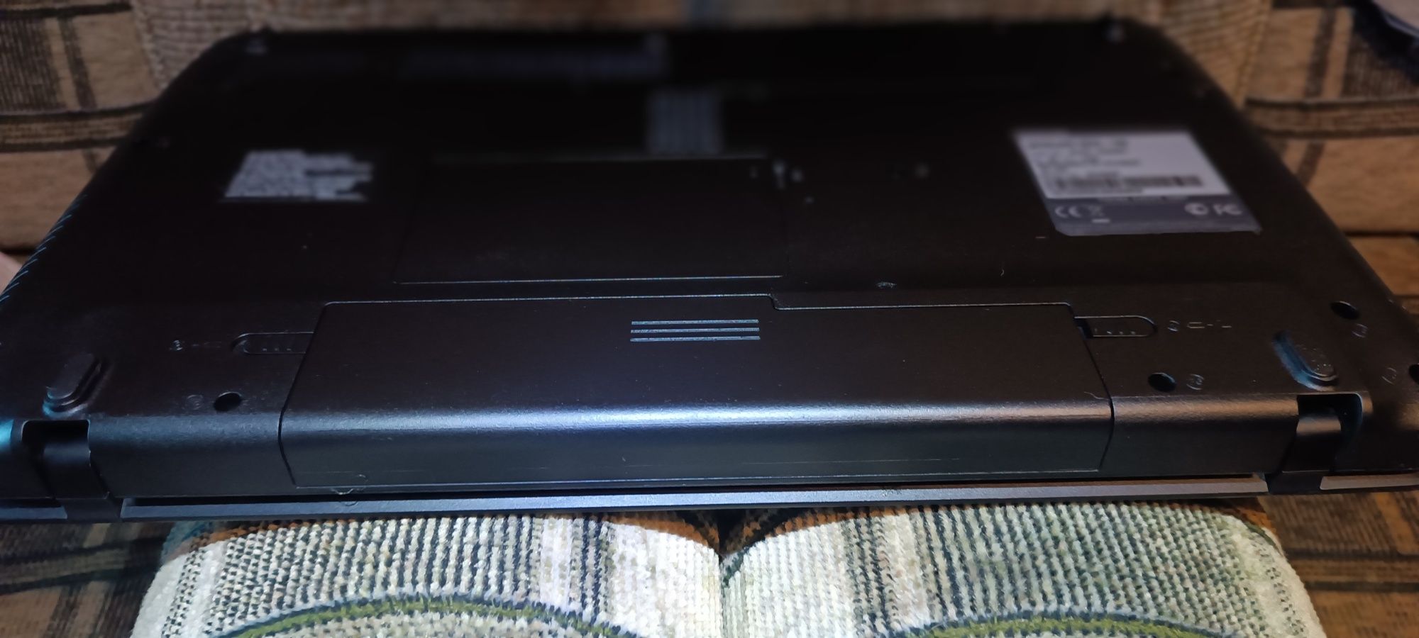 Игровой ноутбук Toshiba Satellite C670 i7 8 ядер 16Гб ОЗУ.Экран 17.3"!