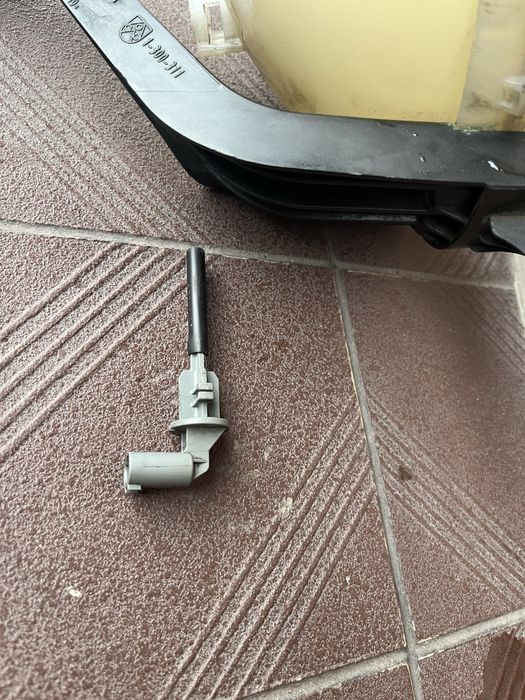 Розширювальний бачок bmw f10,f11 з датчиком (бачек,бмв, расширительный