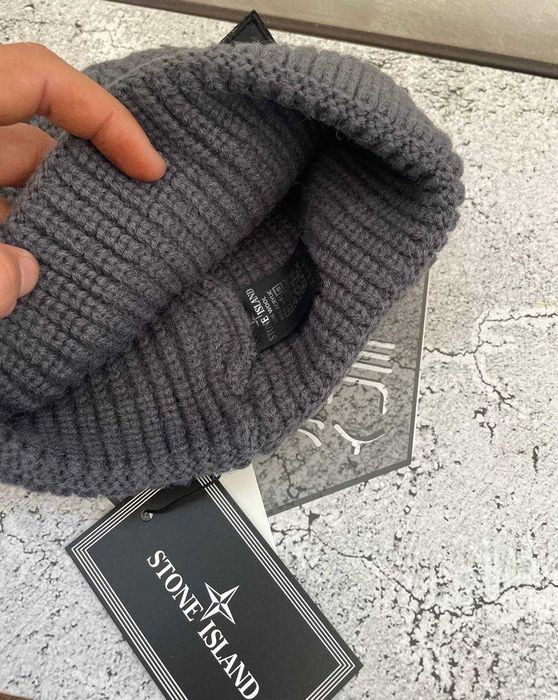 Шапка Stone Island серая с патчем стон айленд