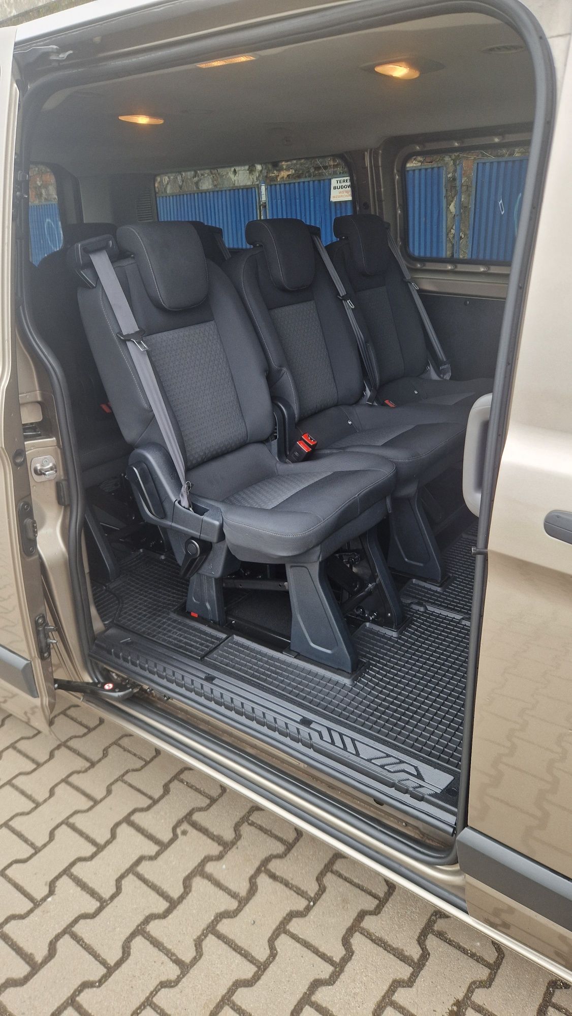 Wynajem busów 8 i 9 os. / wypożyczalnia samochodów/ przewóz osób