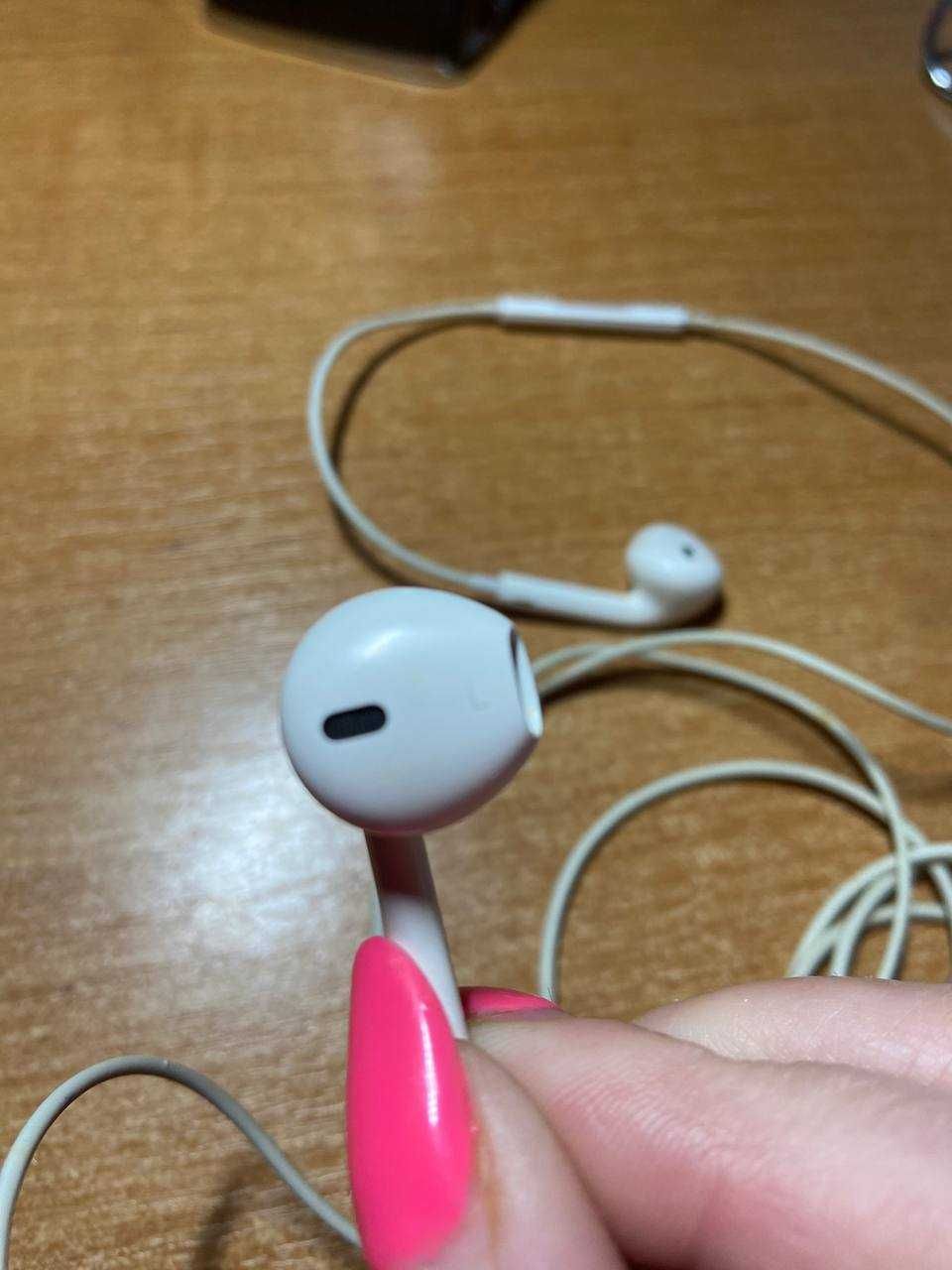 Оригинальные проводные наушники apple