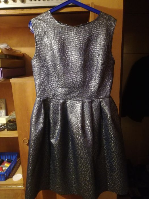 Sprzedam piekna NOWĄ sukienke wizytowa.Idealna na wesele.