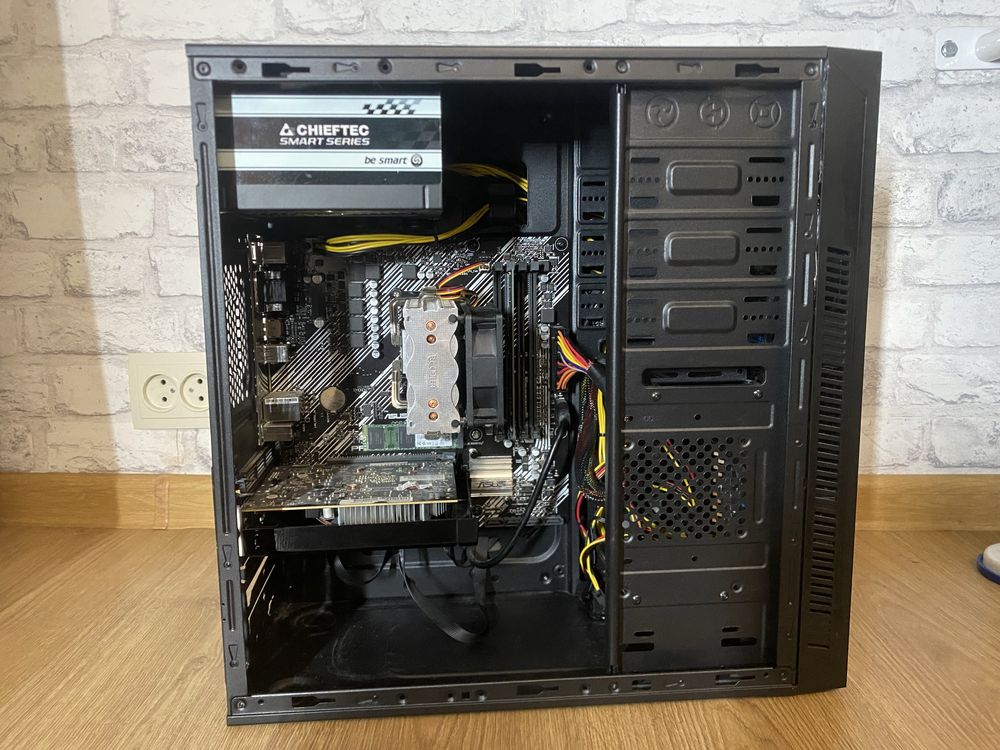 Ігровий компʼютер Разом з монітором 16GB  NVIDIA 1050 ti 4GB SSD