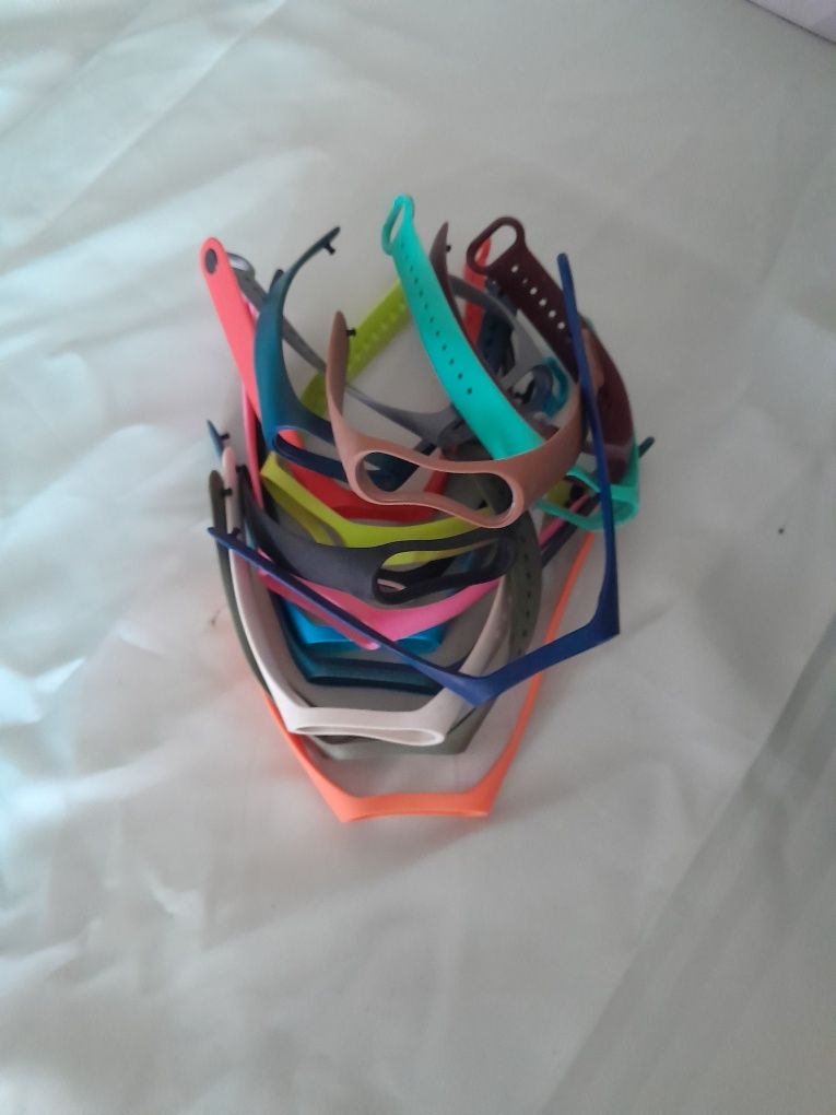 Braceletes, calculadoras, armações oculos