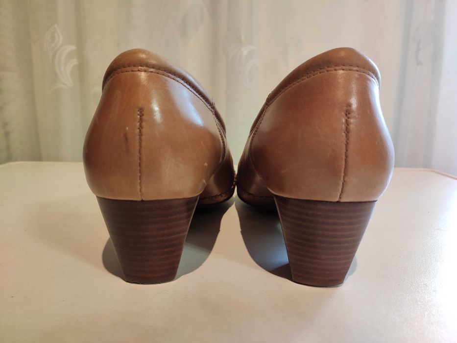 Туфлі жіночі,натуральна шкіра,широкий крій, р,38, Бразилія,стан нових