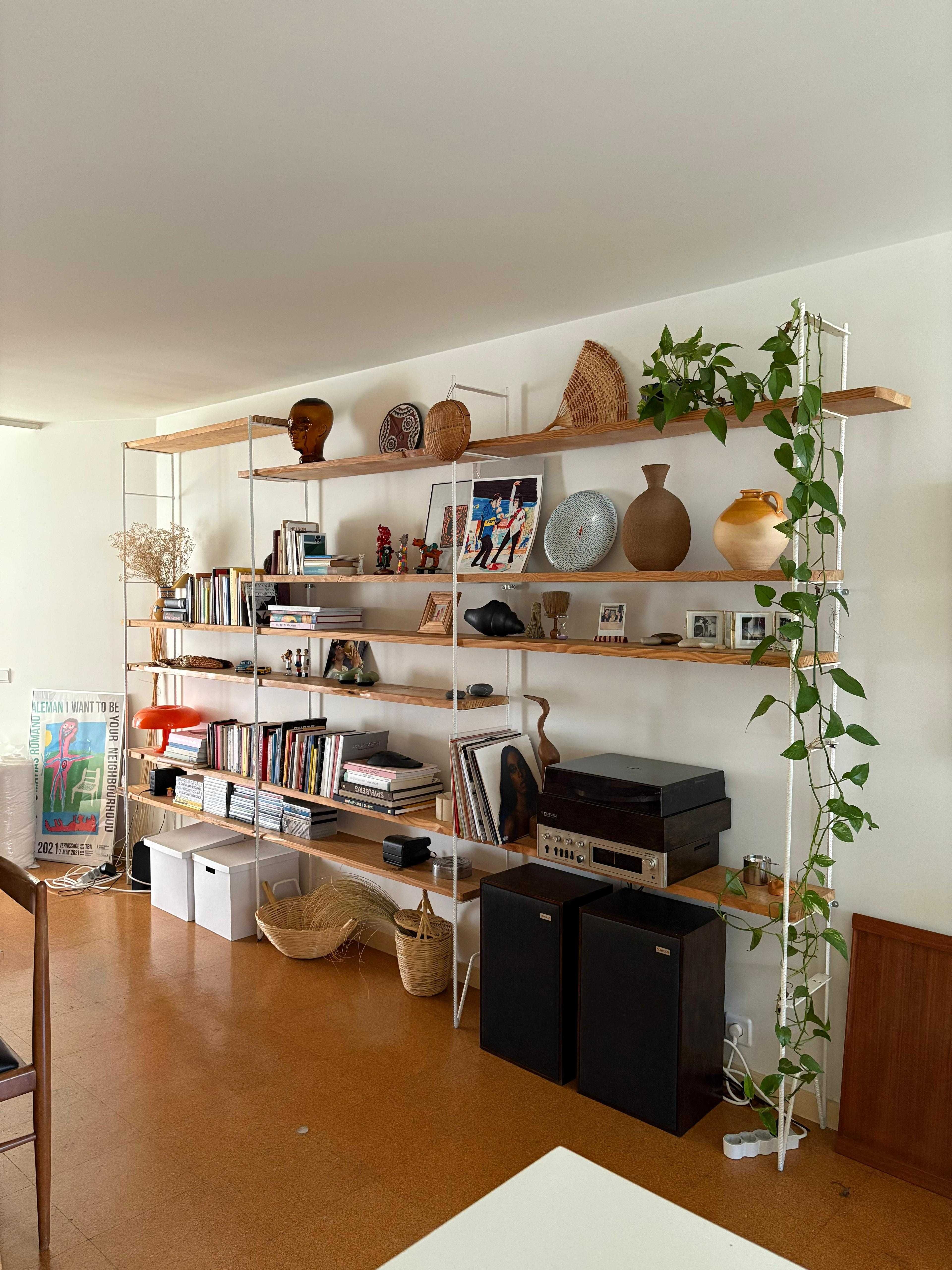 Prateleira / Estante para sala ou quarto