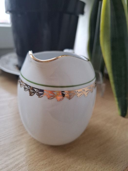 Mlecznik,porcelana Wałbrzych.