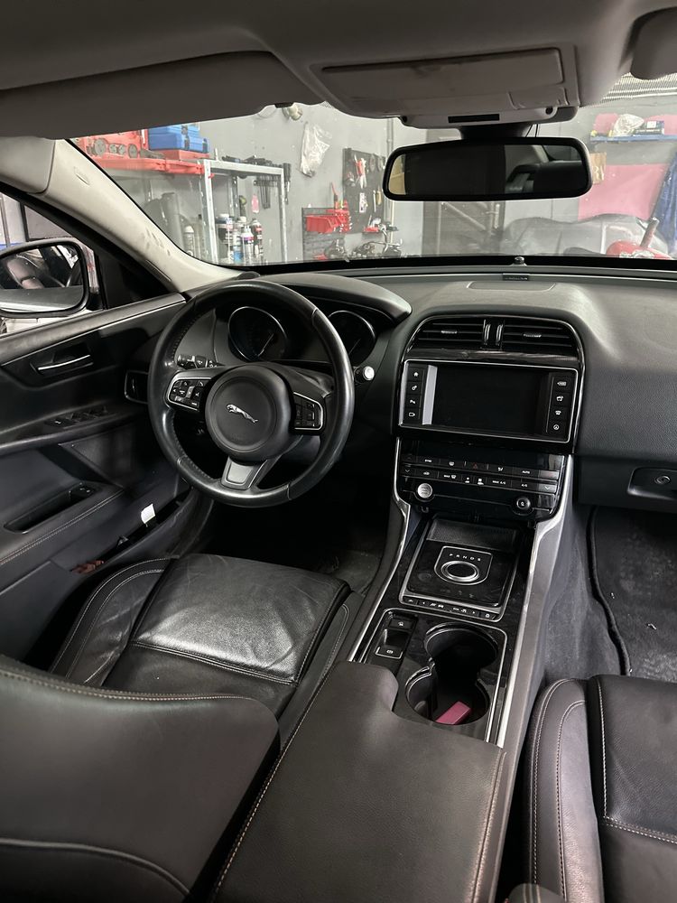 Jaguar xe 2.0d automat. Uszkodzony.