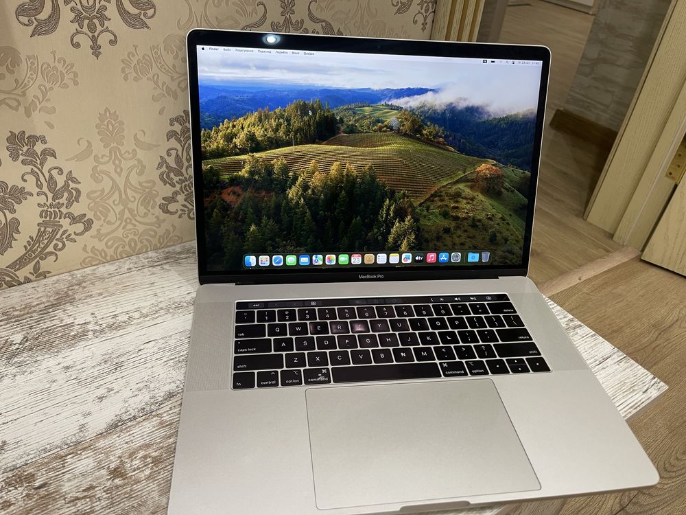 MacBook Pro 15 2018  Touch Bar/i7/16gb/256gb