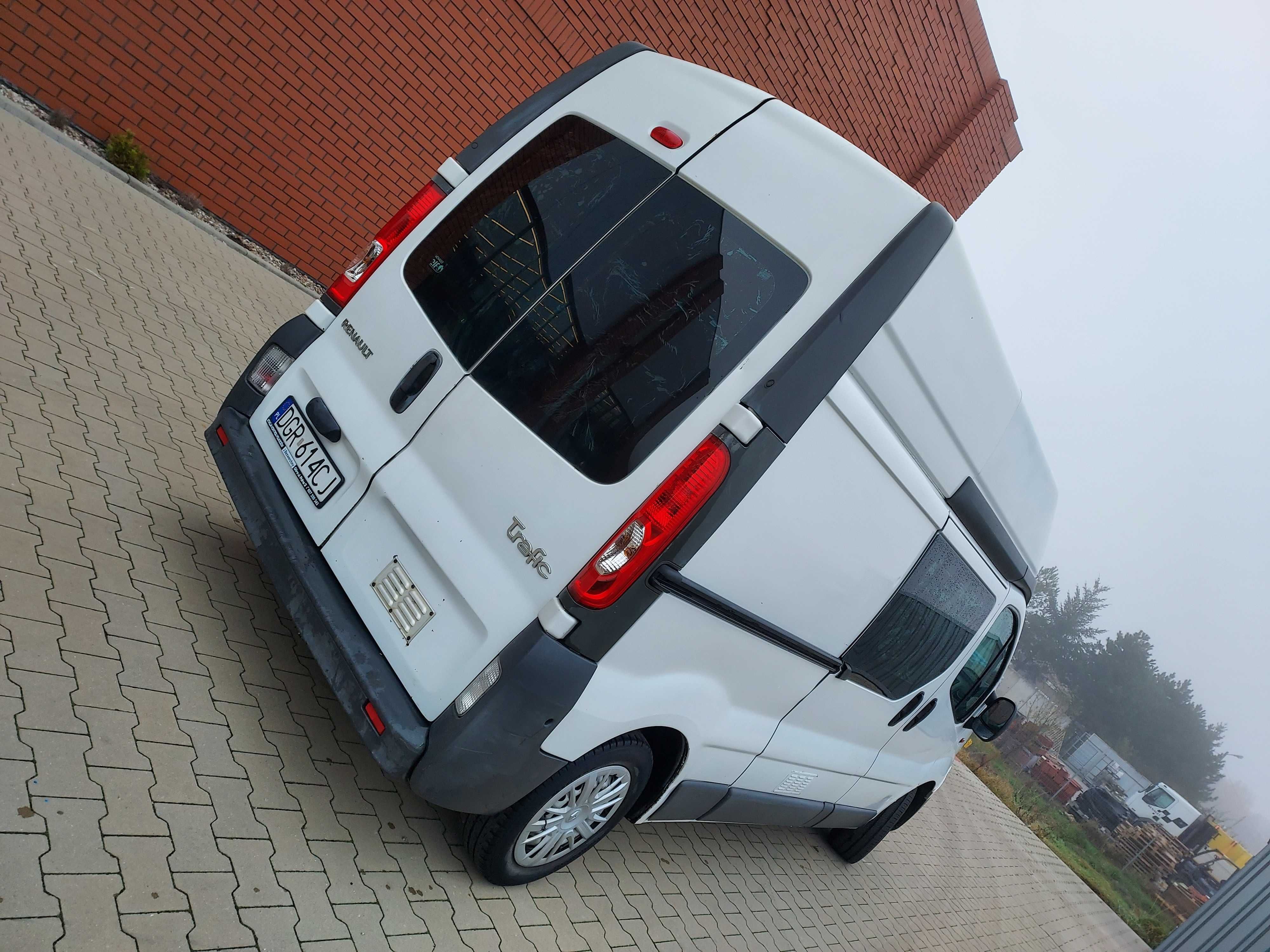 Renault trafic II lift 2007rok długi wysoki l2h2 niski przebieg