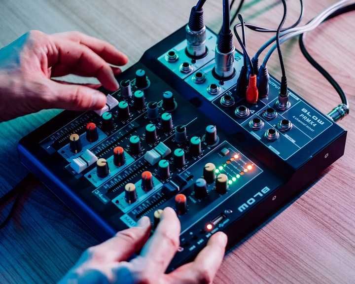 MOCNY mikser STUDYJNY audio mixer 4 KANAŁY bluetooth USB MP3