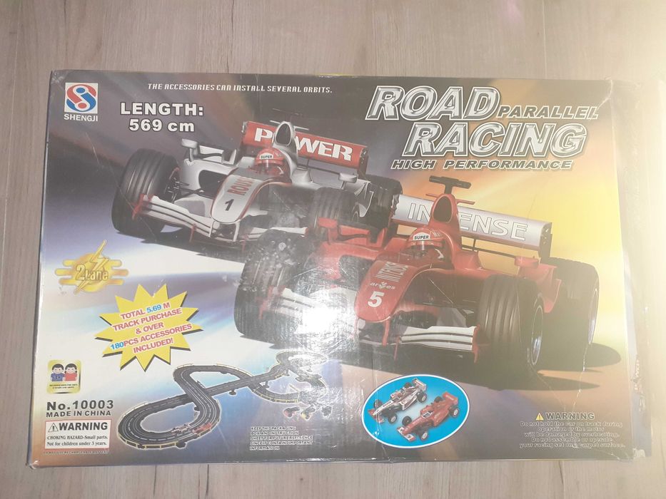 Tor wyścigowy dwa auta