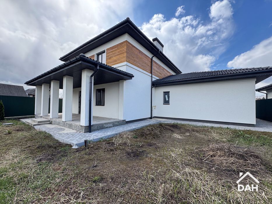 Будинок 216 м², 7 соток, під чистове є гараж та газ с. Крюківщина