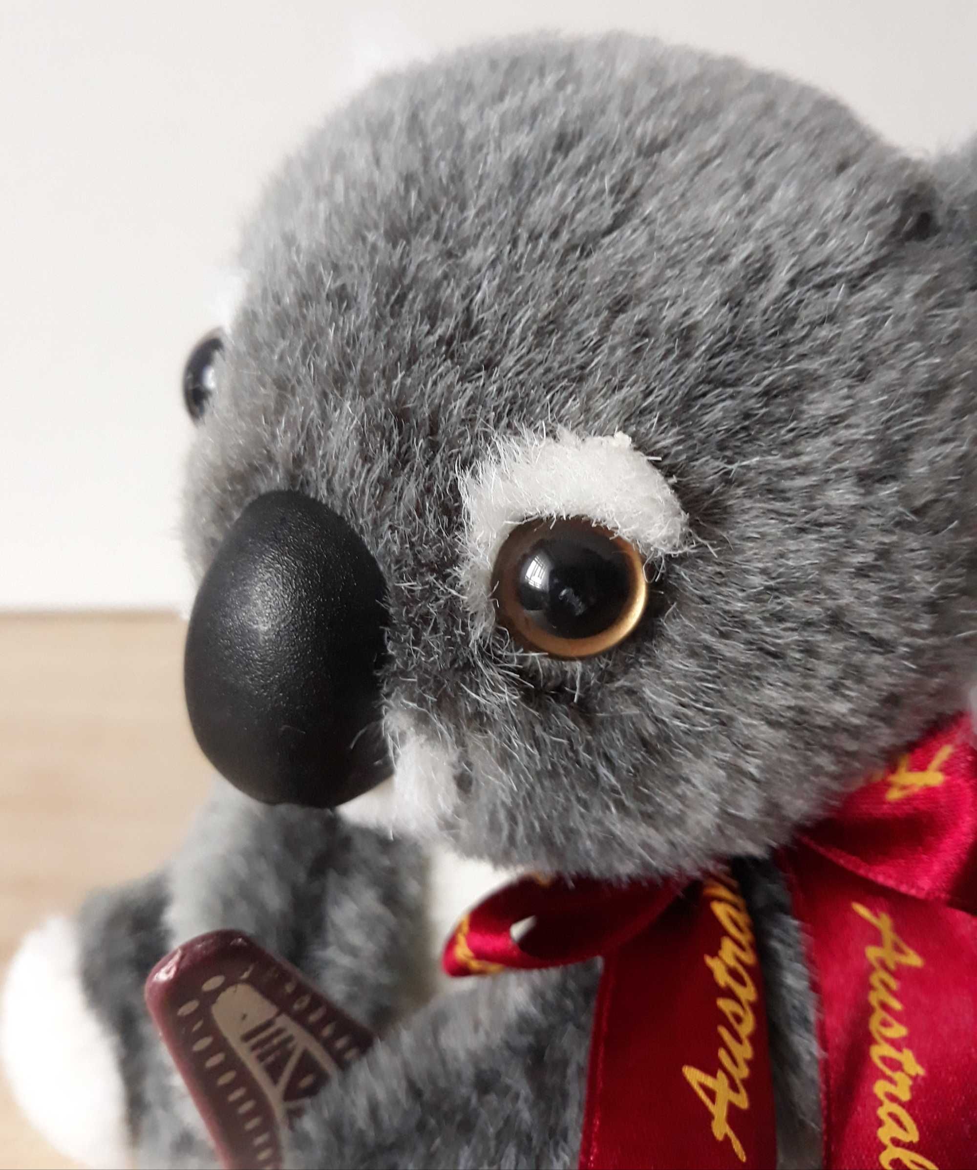 Australia Miś koala z bumerangiem maskotka 16cm