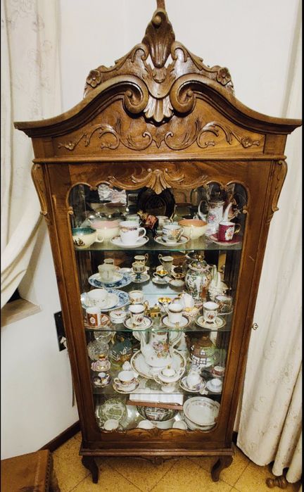 Cristaleira / vitrine antiga em madeira maciça – em optimo estado