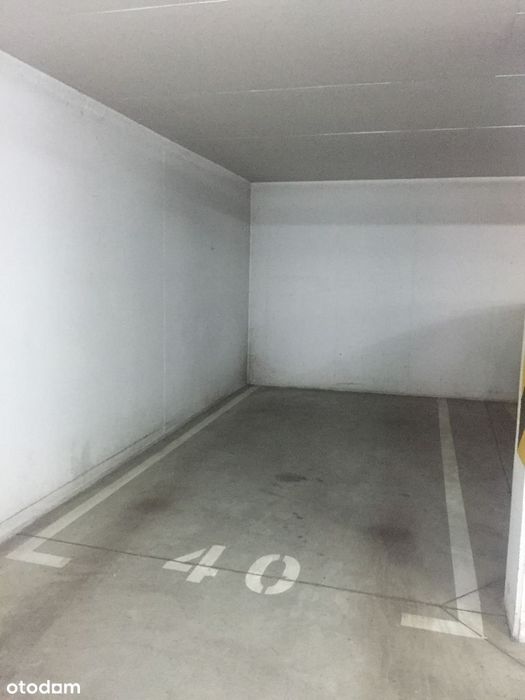 Sprzedam miejsce postojowe - POLKOWSKA 11/Mokotów
